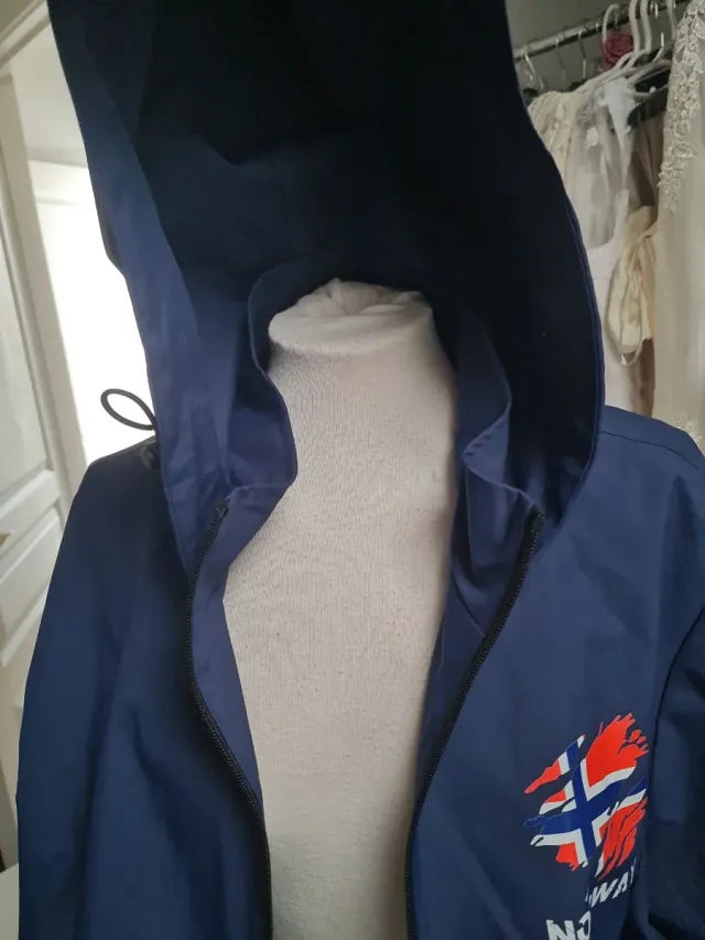 Chubasquero juvenil azul marino súper impermeable