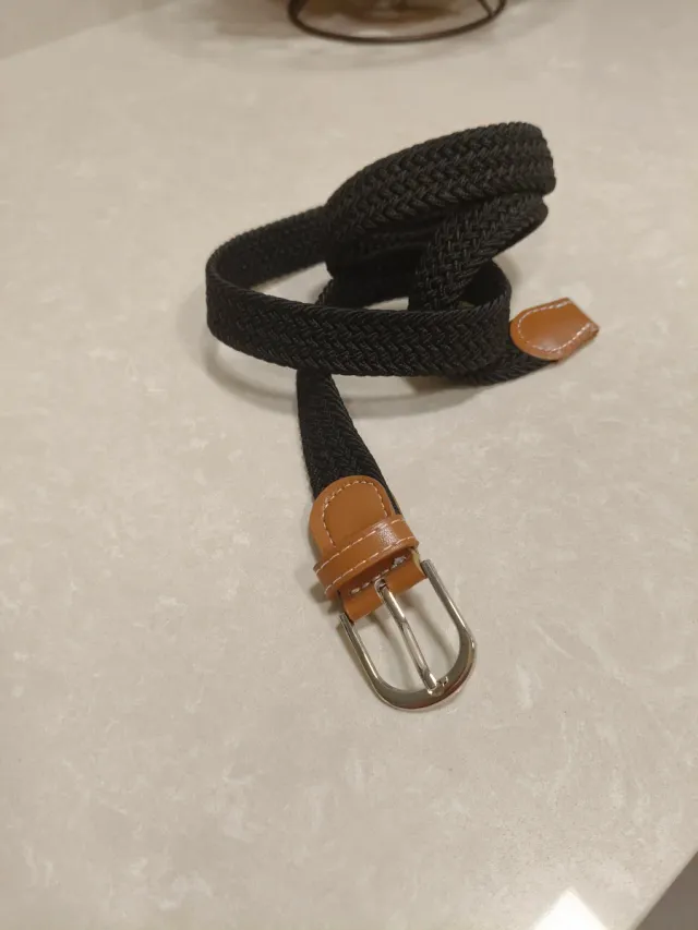 Cinturón trenzado con hebilla de cuero