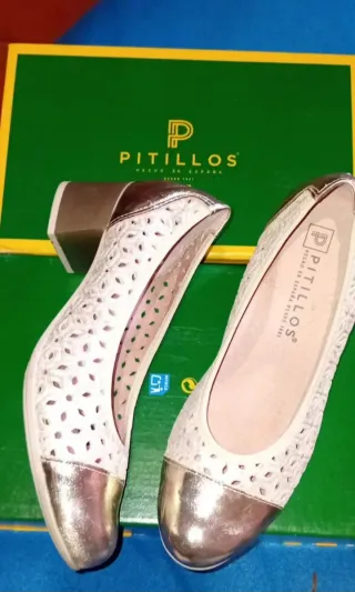 Zapatos tacón Pitillos dorados y blancos