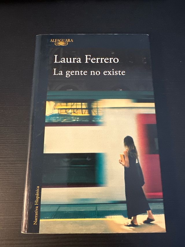 La gente no existe / People Don't Exist (Spanis...