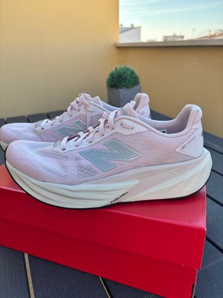 Zapatillas New Balance Fuelcell Rebel V5 Rosa