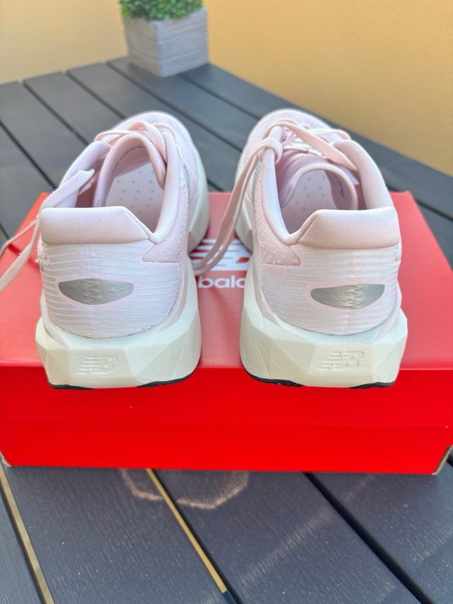 Zapatillas New Balance Fuelcell Rebel V5 Rosa