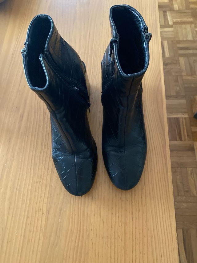 Botas tacón efecto cocodrilo