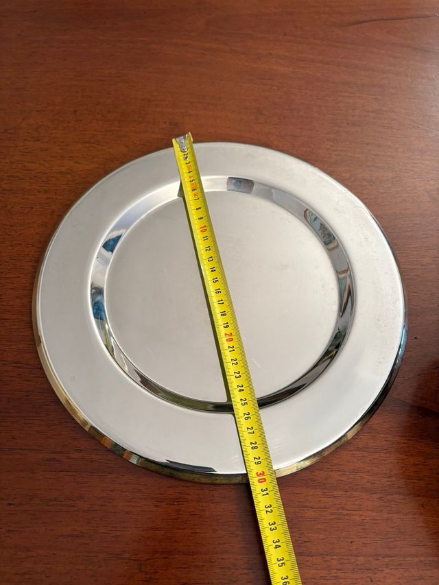 Vassoio e ciotola in acciaio dorato