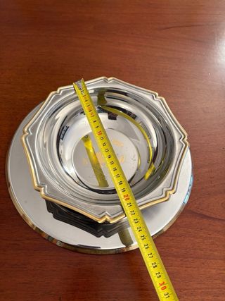 Vassoio e ciotola in acciaio dorato