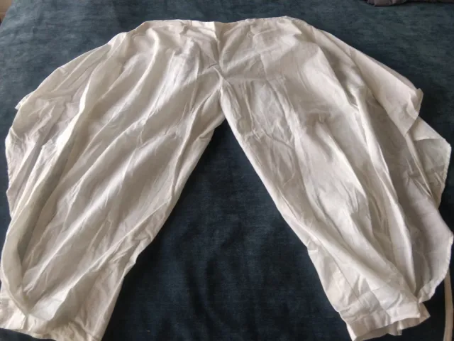 Pantalones blancos anchos