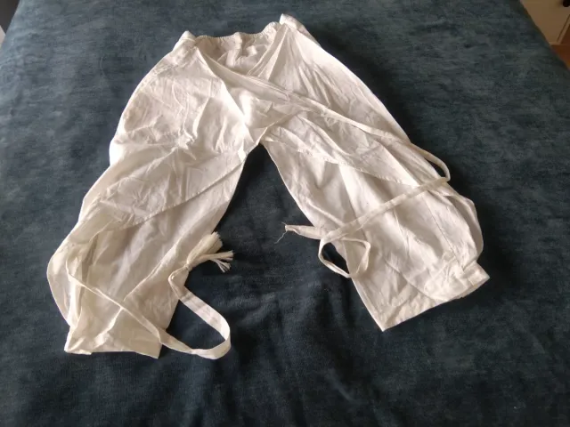 Pantalones blancos anchos