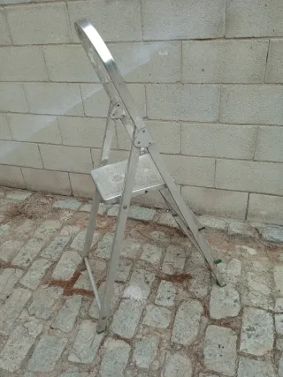 Escalera aluminio pequeña plegable