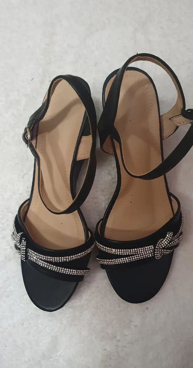 Sandali neri con strass