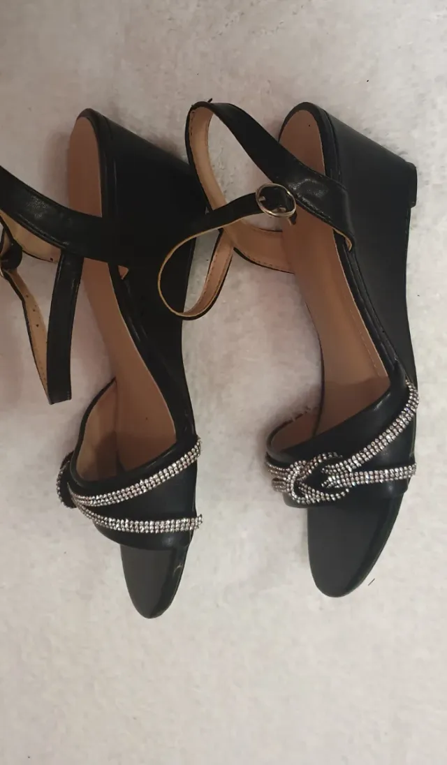 Sandali neri con strass