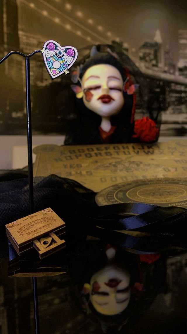 Pin Corazón Ouija Psicodélico Ed. Limitada