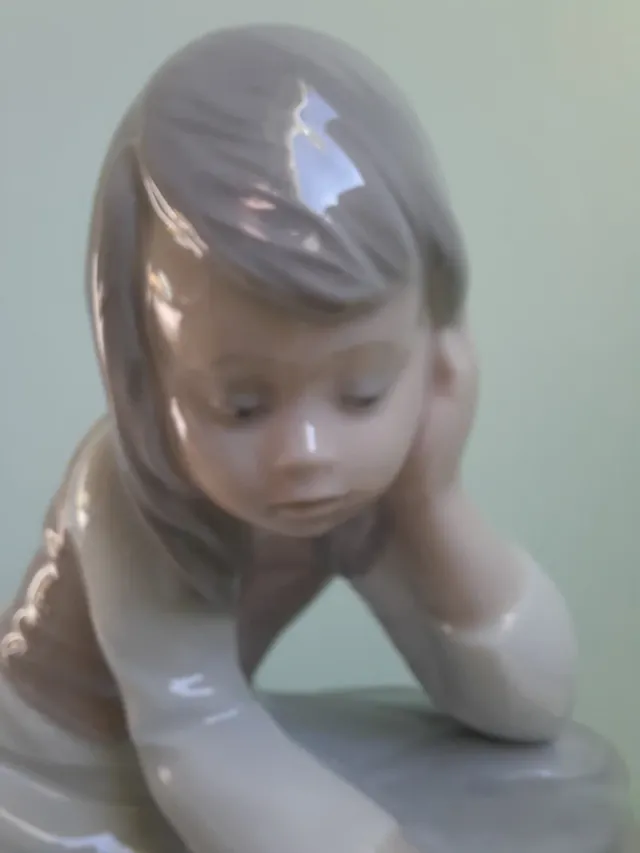 Lladró: Lecherita Triste