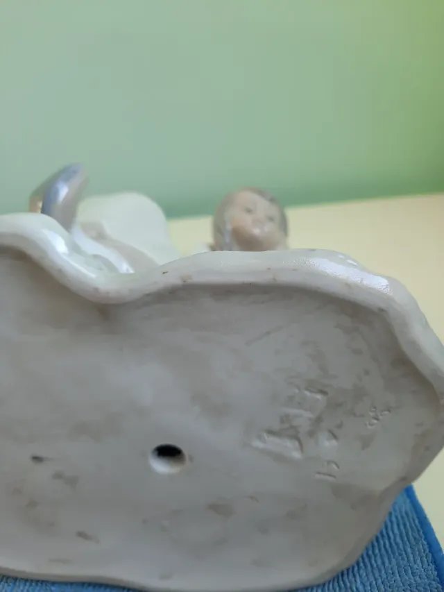 Lladró: Lecherita Triste