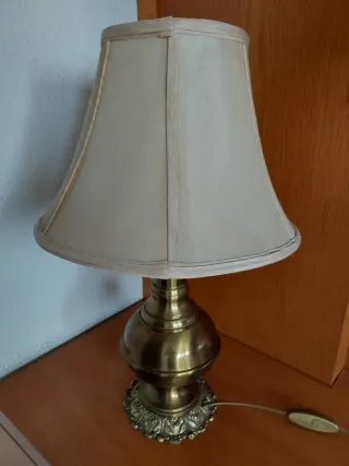 Lámpara de mesa vintage dorada