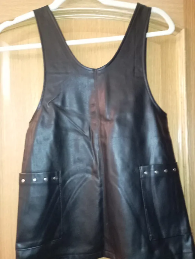 Vestido peto efecto piel Lefties T7-8