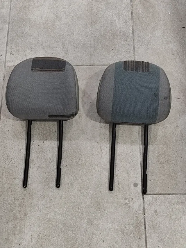 Reposacabezas de Renault trafic  10 euros los 2