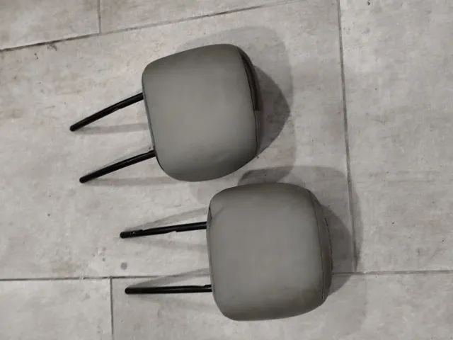 Reposacabezas de Renault trafic  10 euros los 2