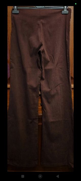 Pantalón burdeos acampanado, cremallera lateral