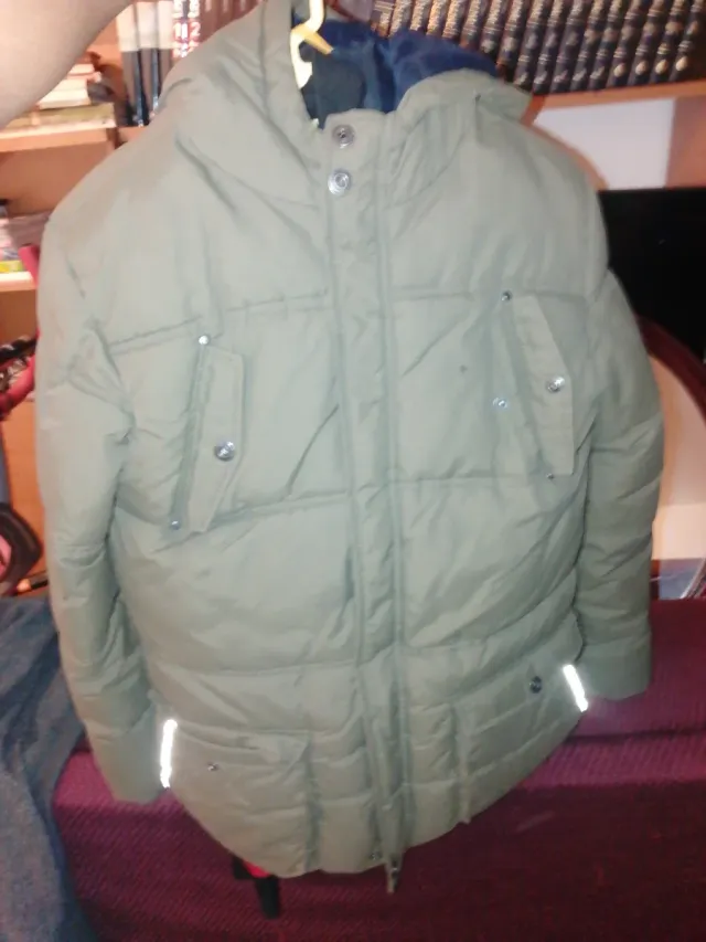 Chaqueta verde oliva acolchada