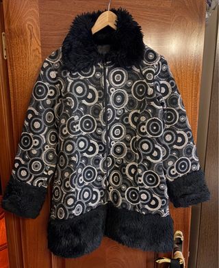 Chaquetón estampado círculos con pelo