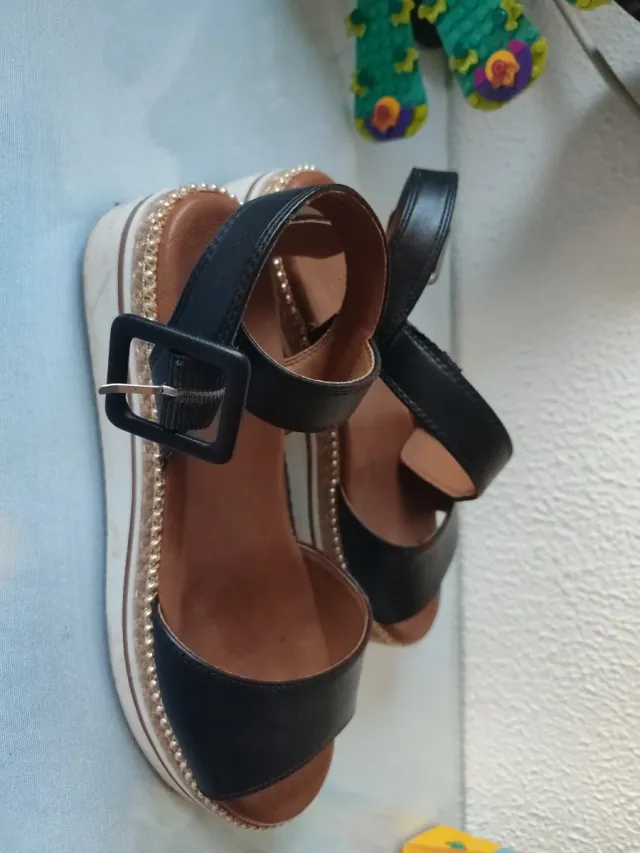 Sandalias negras con plataforma