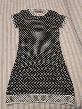 Vestido de malha preto e branco