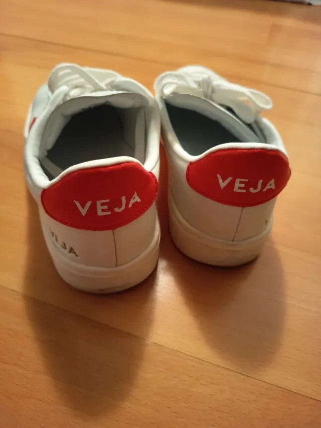 Veja zapatillas cuero Blanco y Rojo