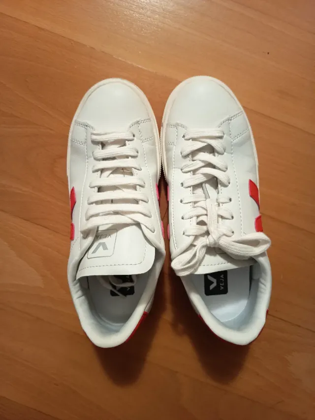 Veja zapatillas cuero Blanco y Rojo