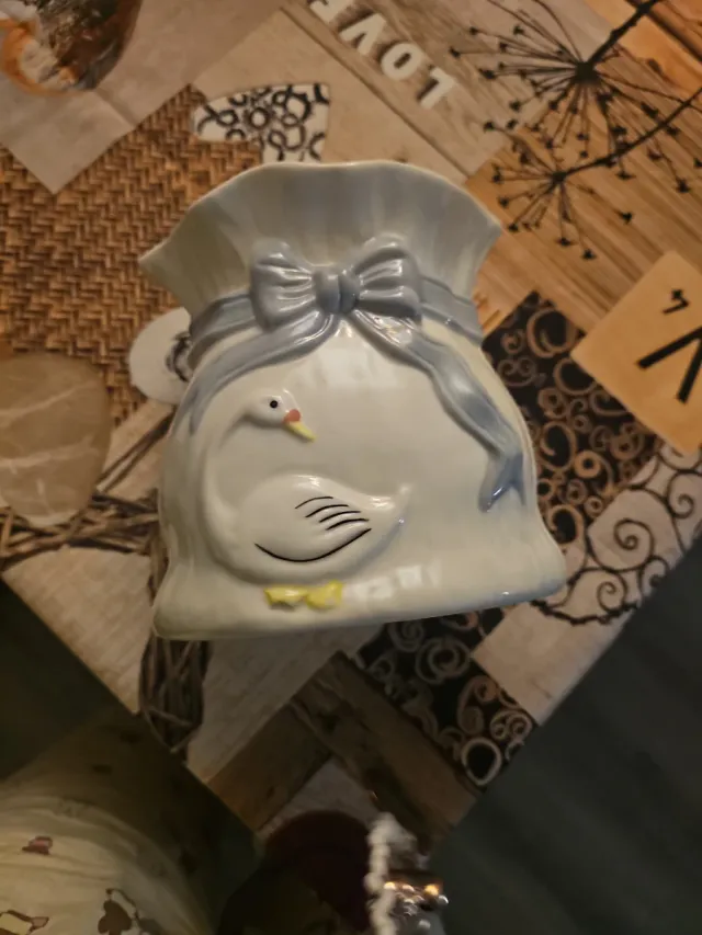 Jarrón porcelana cisne y lazo azul