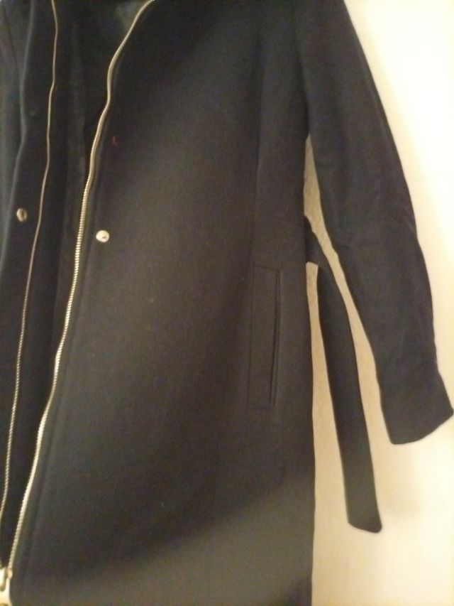 Abrigo largo Zara con cuello de pelo
