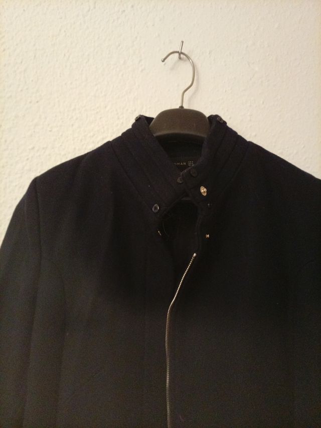 Abrigo largo Zara con cuello de pelo
