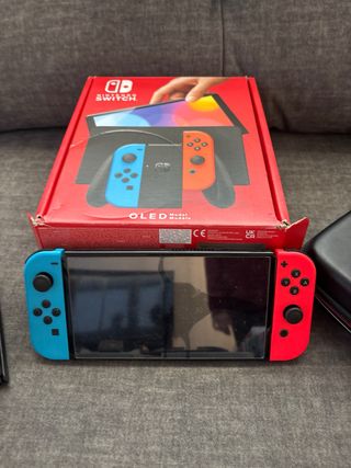Nintendo Switch OLED + 3 Giochi e accessori