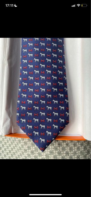 Corbata Hermès Paris nueva