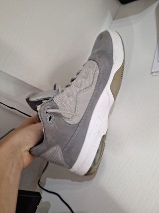 Caja Jordan Nike Roja y Blanca