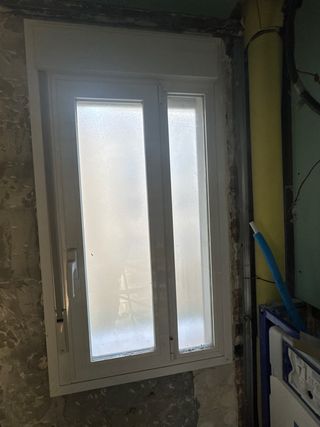 Ventana aluminio 1 con parte fija y otra abatible