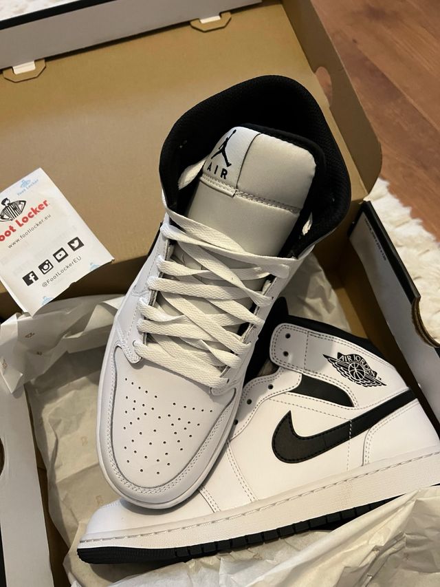 Nike Air Jordan 1 Mid Blanco y Negro