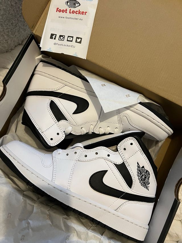 Nike Air Jordan 1 Mid Blanco y Negro