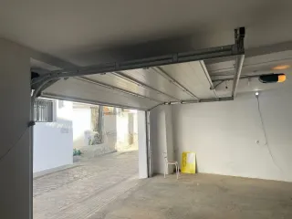 Puerta de garaje eléctrica