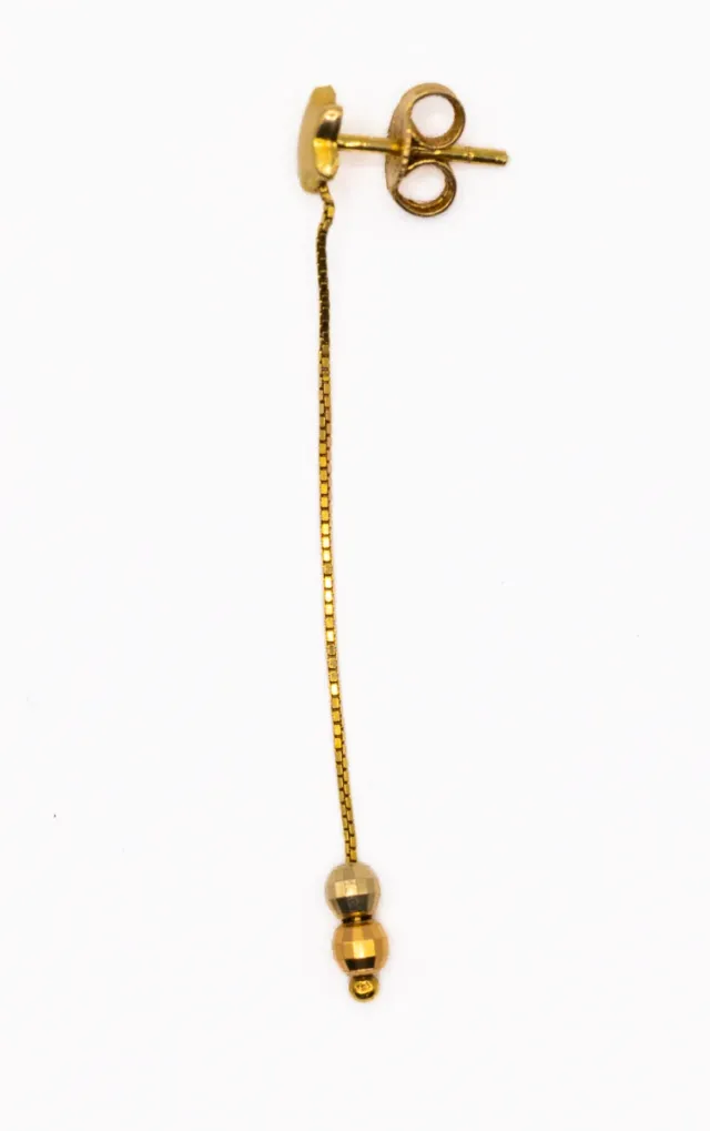 Orecchini a lobo in oro 18k con stella a goccia