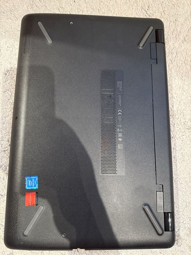 Portátil HP Negro con cargador incluido