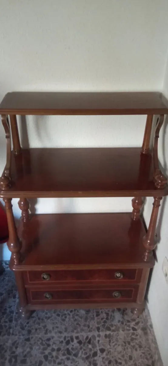 Tocador de madera con cajones