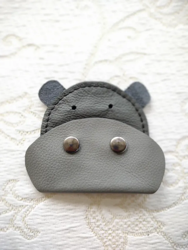 Monedero de cuero gris de hipopótamo artesanal