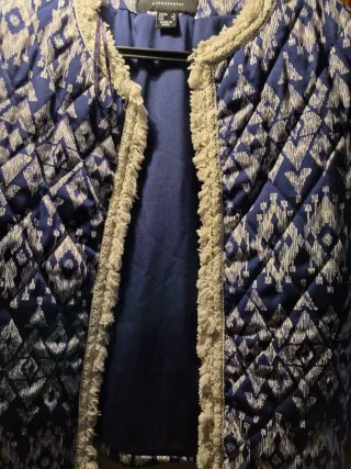 Chaqueta azul y blanca rebajada