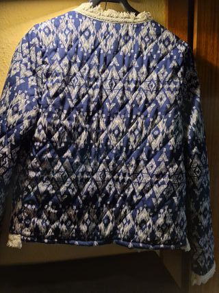 Chaqueta azul y blanca rebajada