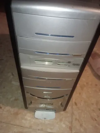 PC Sobremesa P lata y Negro