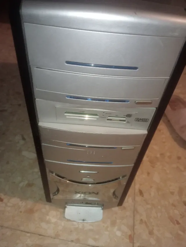 PC Sobremesa P lata y Negro