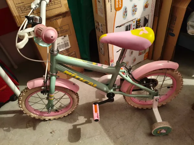 Bicicleta infantil rosa y verde