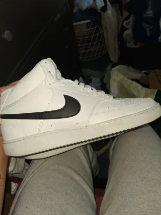 Zapatillas Nike Blancas y Negras