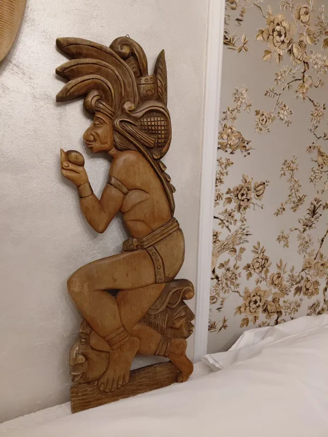 Escultura de madera estilo indígena