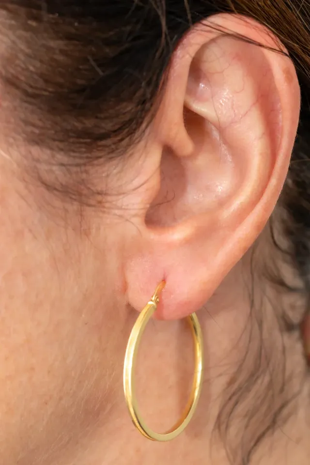 Orecchini a cerchio in oro 18k